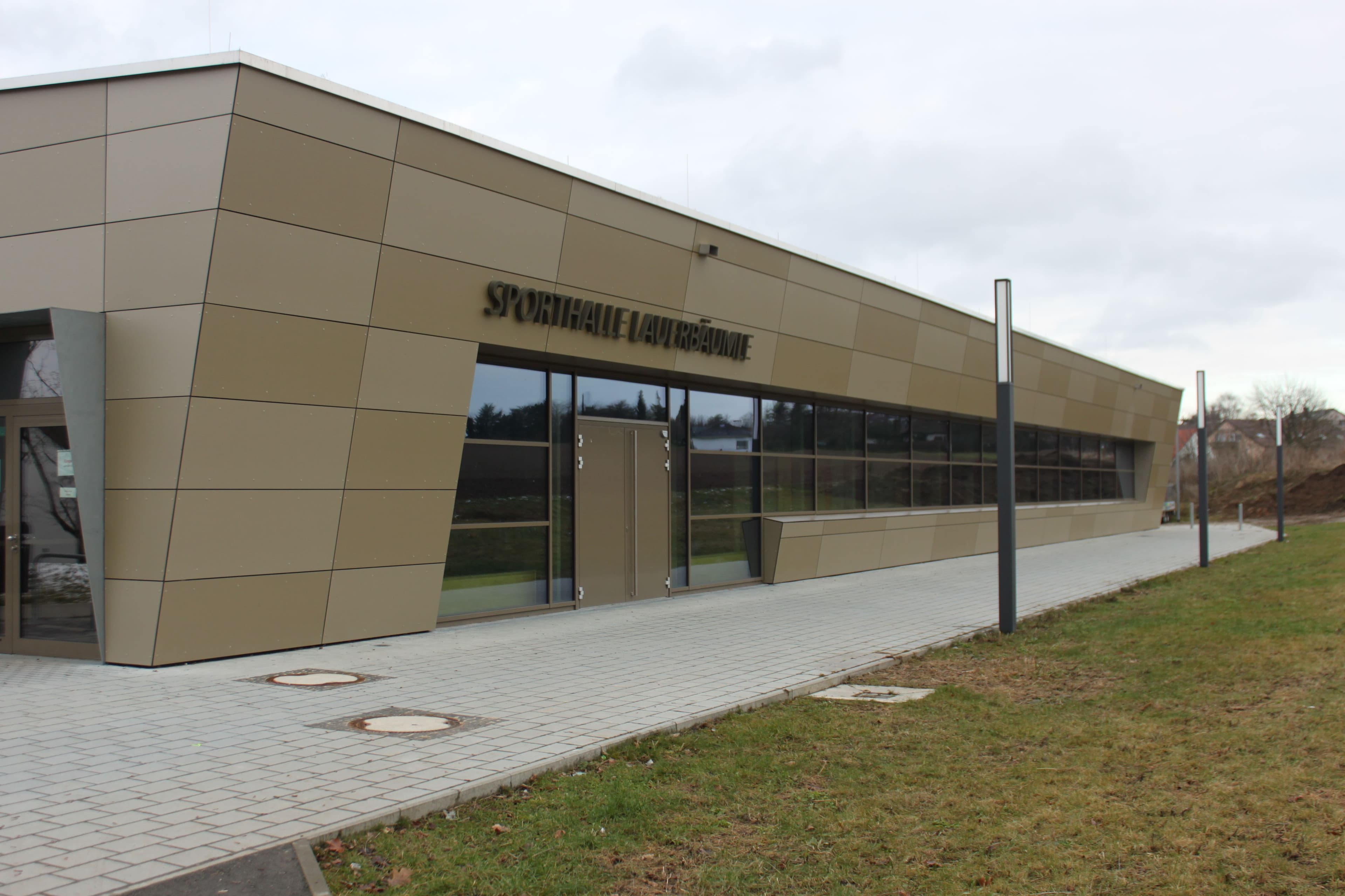 Sporthalle Lauerbäumle, Außenansicht.
